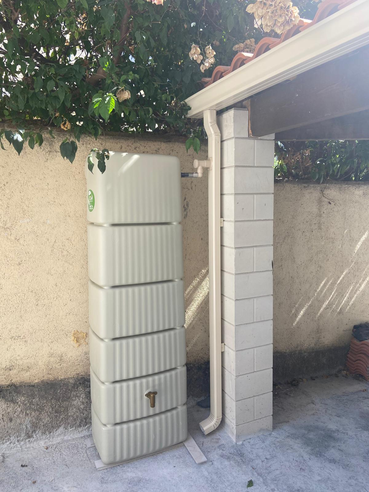 Raccordement collecteur eau de pluie sur gouttière alu